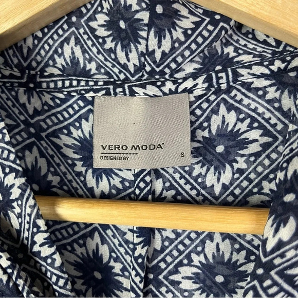 Vero Moda Navy Blue & White Floral Medallion Chiffon Long Sleeve Blouse S - Picture 4 of 4